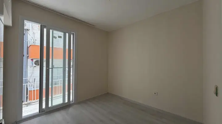POZCU GÜVENEVLERDE YENİLENMİŞ ARA KAT 3+1 BAĞIMSIZ MUTFAK