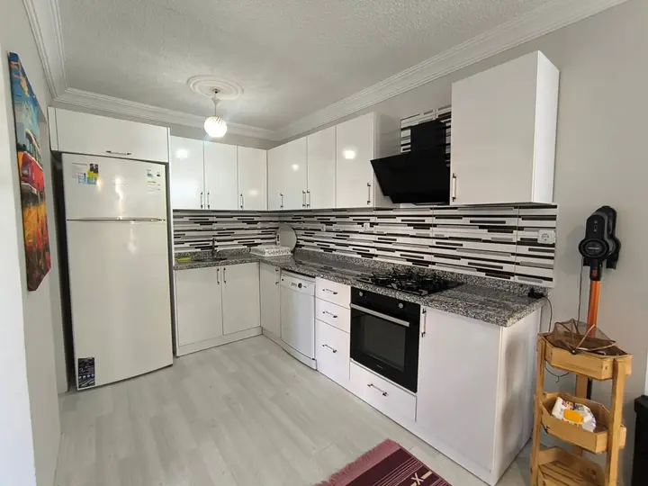 MRS GAYRİMENKULDEN SATILIK DENİZE SIFIR LÜKS SİTEDE 1+1 EŞYALI D - fotoğraf 5