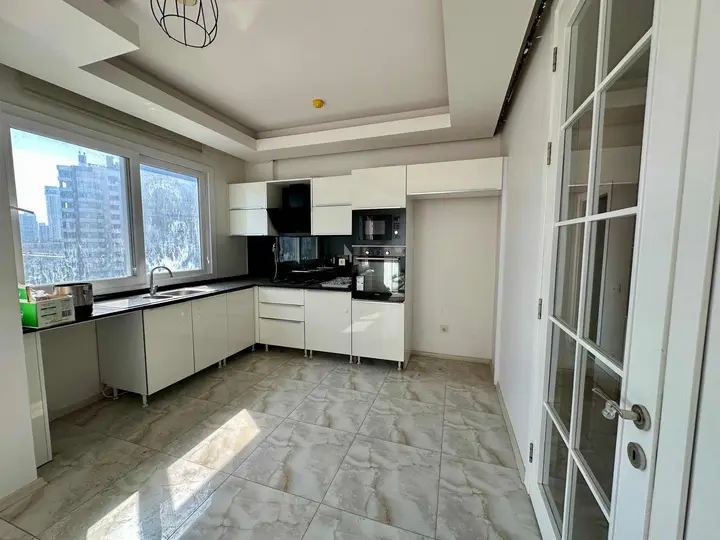 MRS'DEN MUSTAFA KEMAL'DE 180 M2 GENİŞ 3+1 YÜKSEK TAVAN D.GAZLI