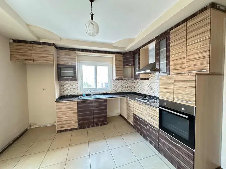 MRS'DEN SOLİ CİVARI GENİŞ 3+1 HAVUZLU GÖZDE KONUMDA FIRSAT DAİRE