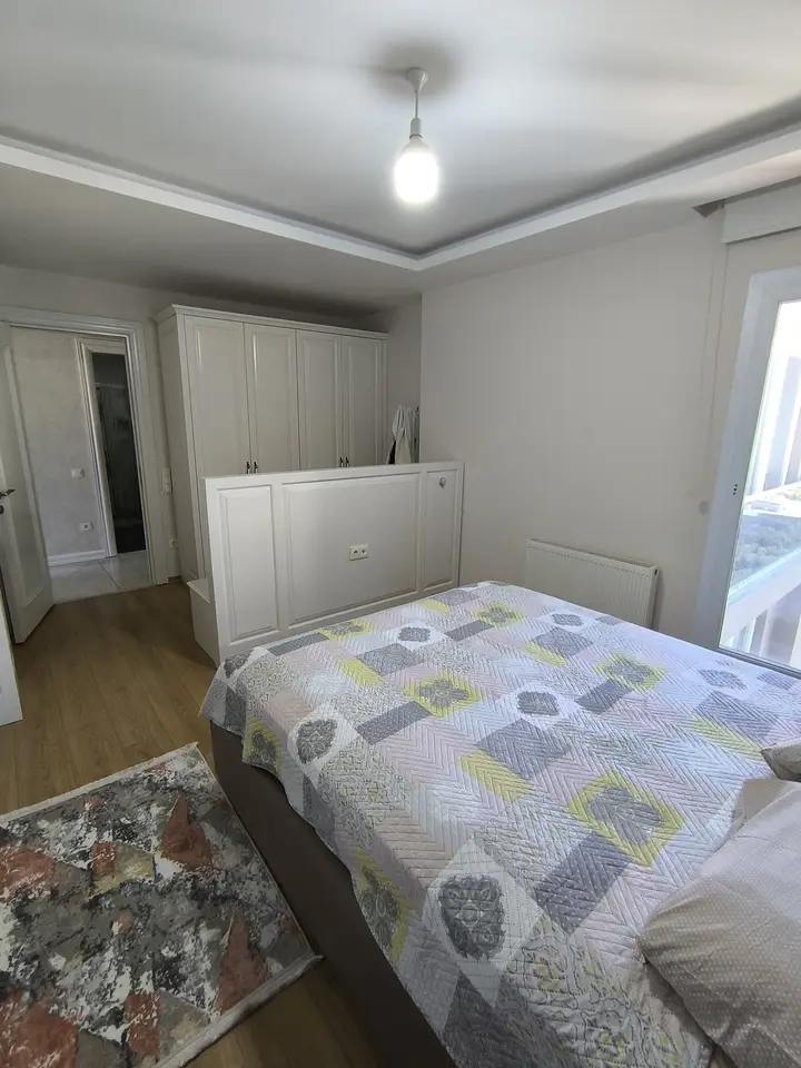 MRS GAYRİMENKULDEN YENİŞEHİR ÇİFTLİKKÖYDE 4+1 EŞYALI KAFA DAİRE - fotoğraf 5
