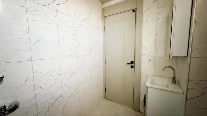 MRS GAYRİMENKULDEN ÇEŞMELİ DE SATILIK HAVUZLU 2+1 DAİRE - fotoğraf 2