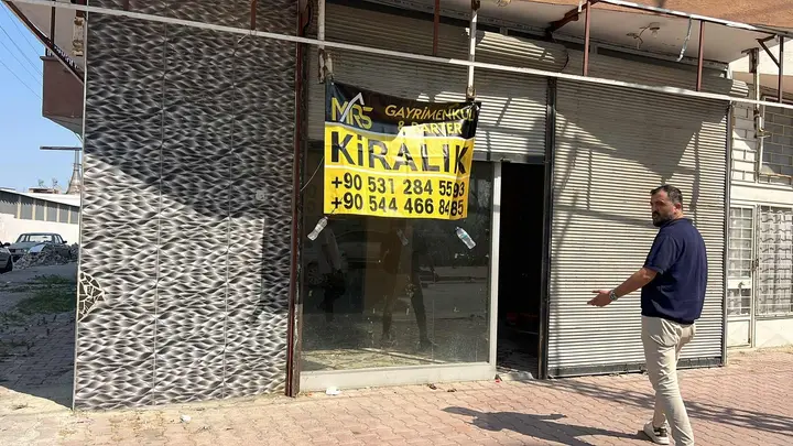 AKDENİZDE MERSİNLİ AHMET CD. YAKINI KÖŞEBAŞI KİRALIK DÜKKAN