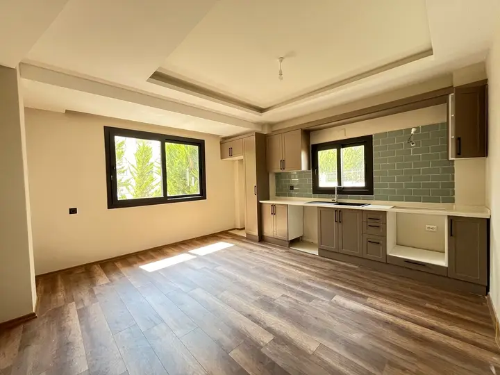 MRS GAYRİMENKUL ERDEMLİ TAPU CADDESİ ÜZERİ SATILIK BAHÇELİ 1+1 - fotoğraf 3